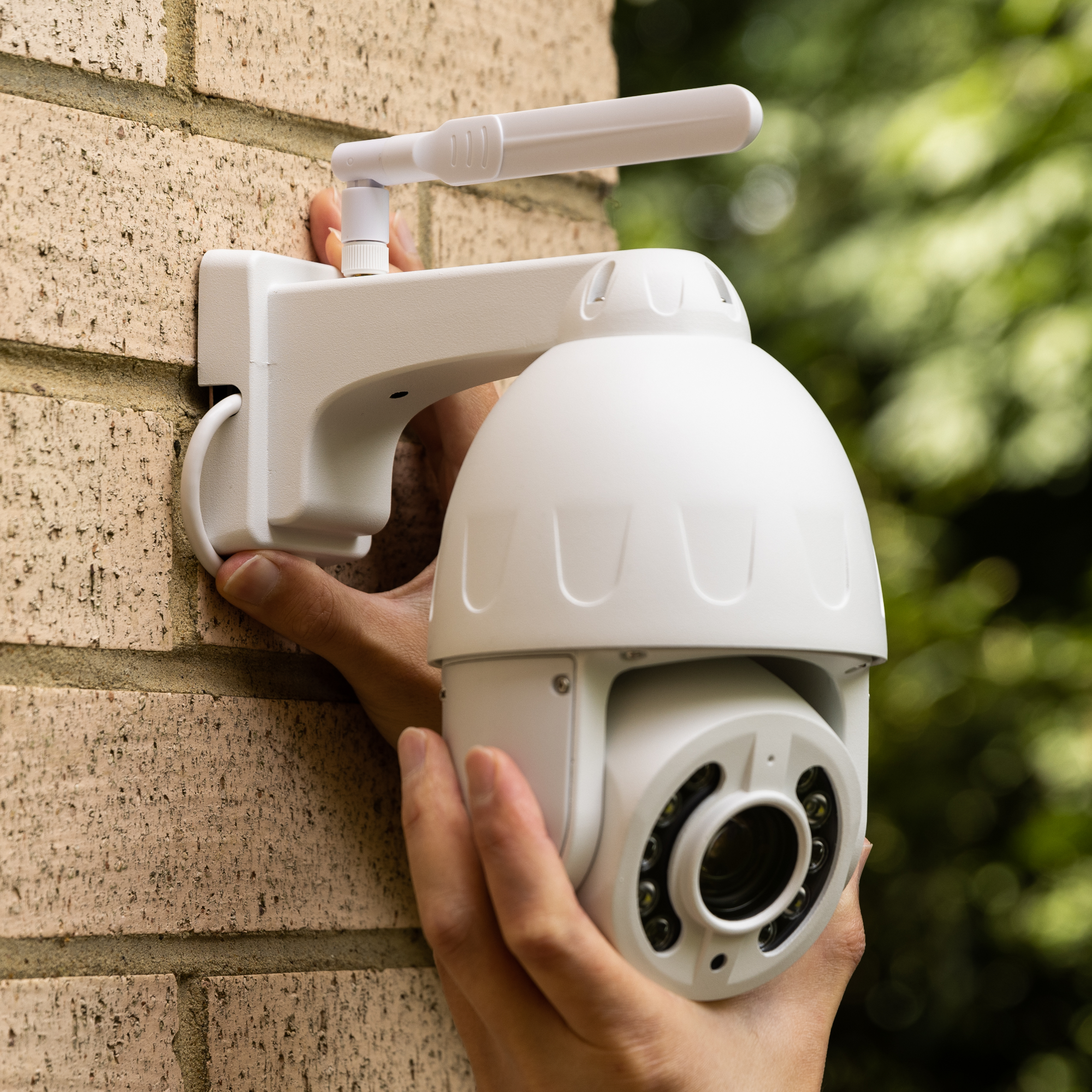 Zxtech 4K Wireless PTZ CCTV System - 2 x WiFi Security Camera 5X/10X Auto Zoom Colour Night Vision Outdoor 2-Way-Audio 9CH Sony Starvis